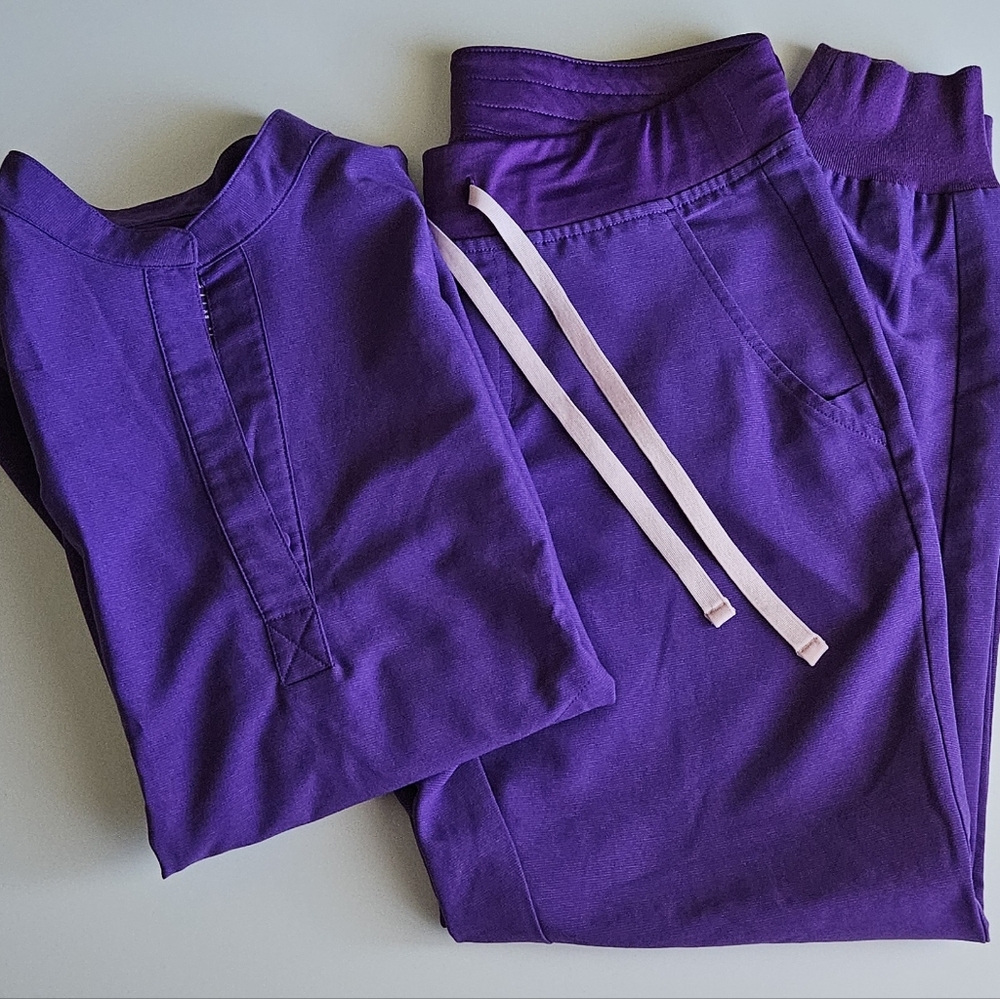 Figs violet scrub set